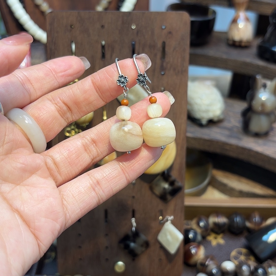 t***o非金属高贵羊耳饰