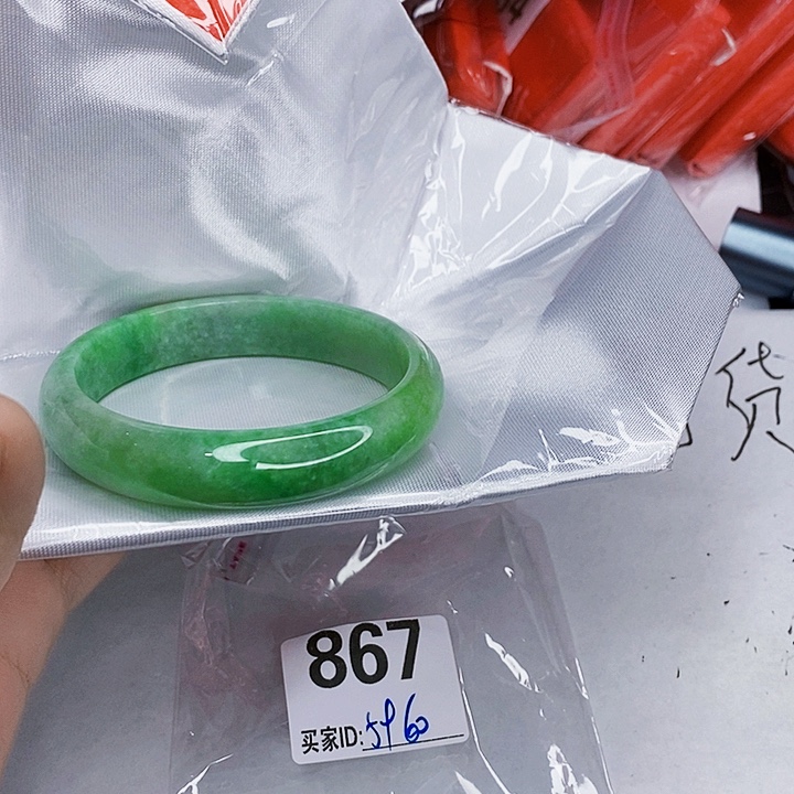 翡翠未镶嵌手镯一图一物实物为准（微瑕处理）