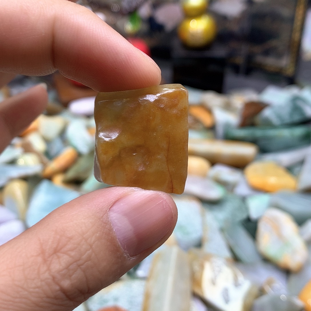 翡翠耳饰未镶嵌翡翠