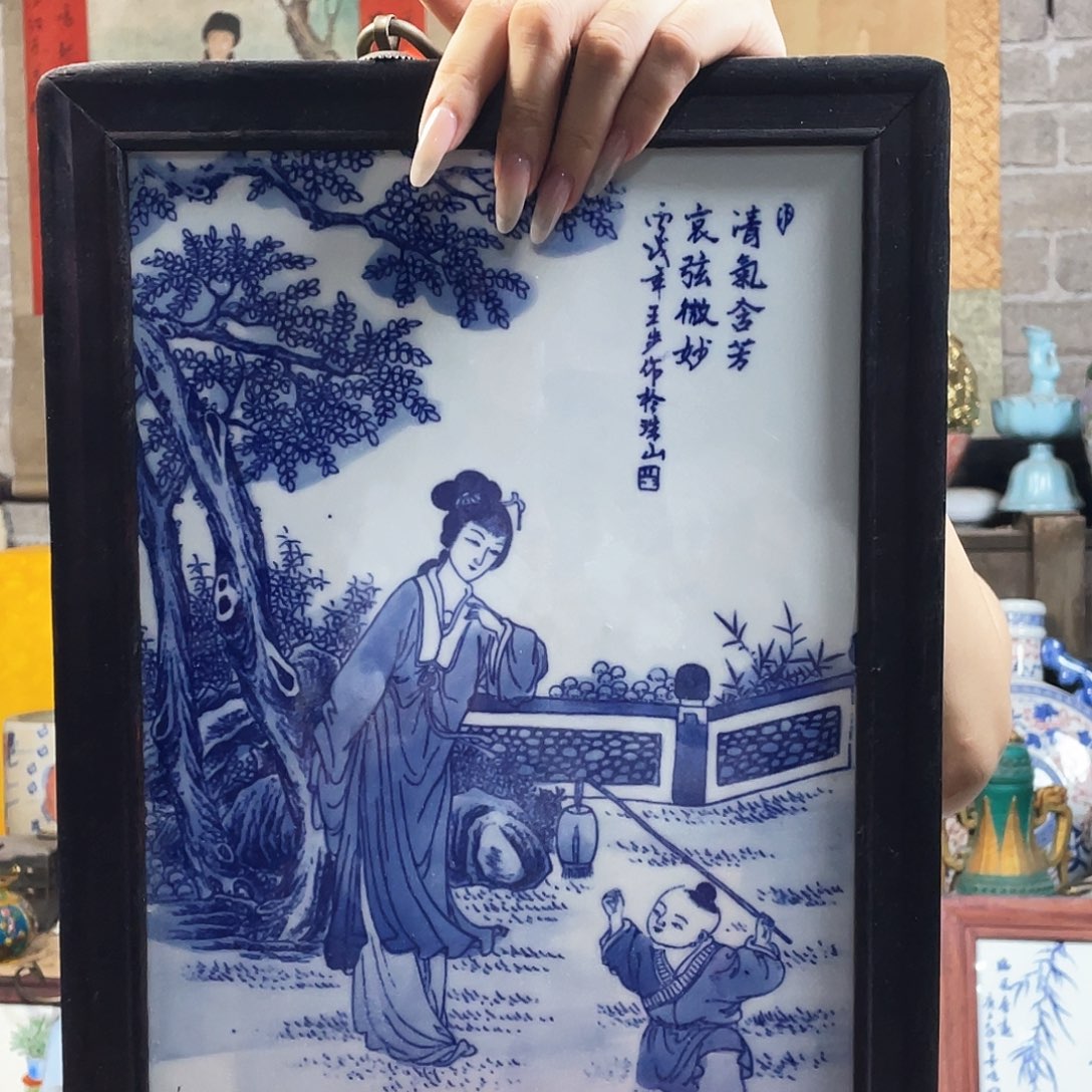 摆件景德镇陶瓷。  