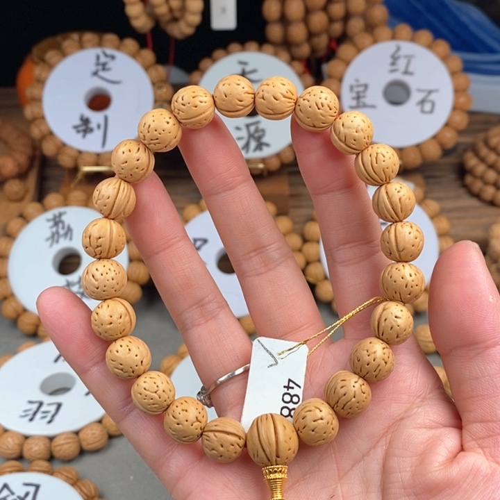 桃核手串金蝉子11.5S抛光板尺寸误差0.5之间