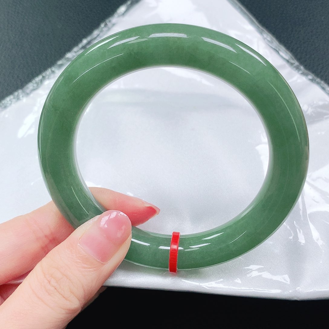 翡翠手镯未镶嵌57圈