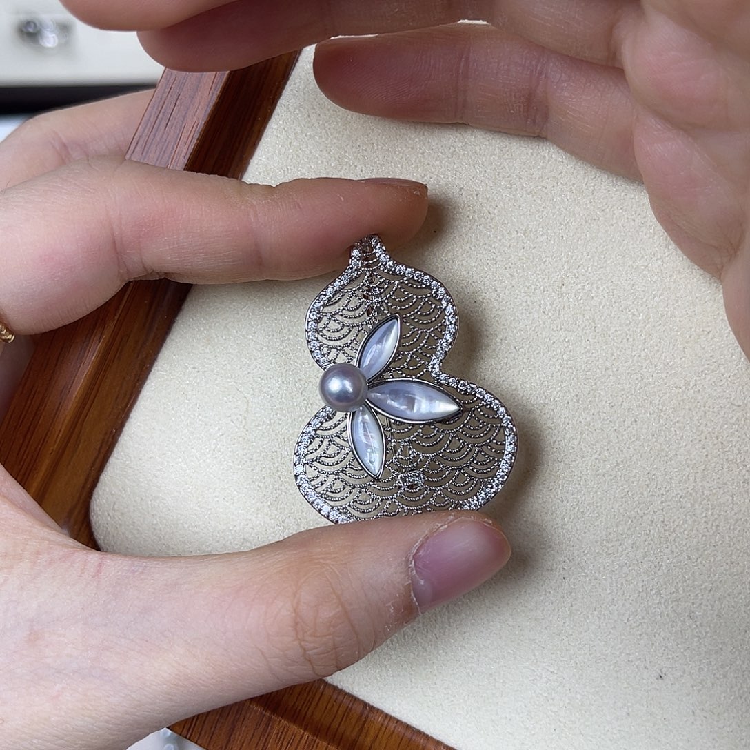 胸饰银S925镶嵌海水珍珠