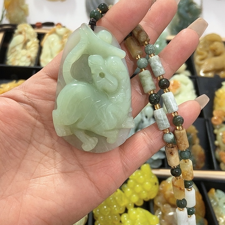 蛇纹石玉挂件未镶嵌