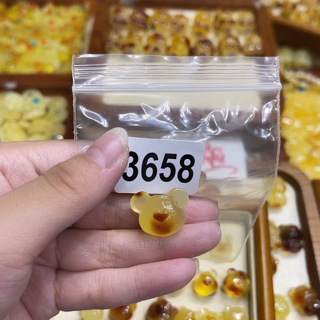琥珀未镶嵌颈饰蜜蜡