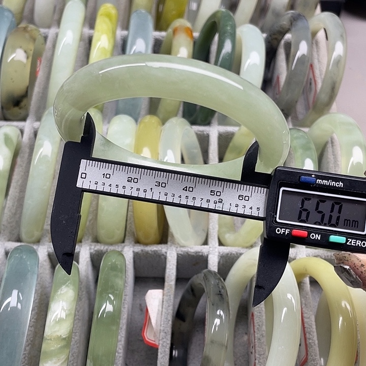 蛇纹石玉未镶嵌手镯115