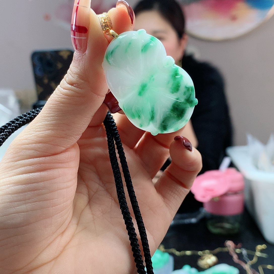 【闪购商品】翡翠吊坠(赠链)合金