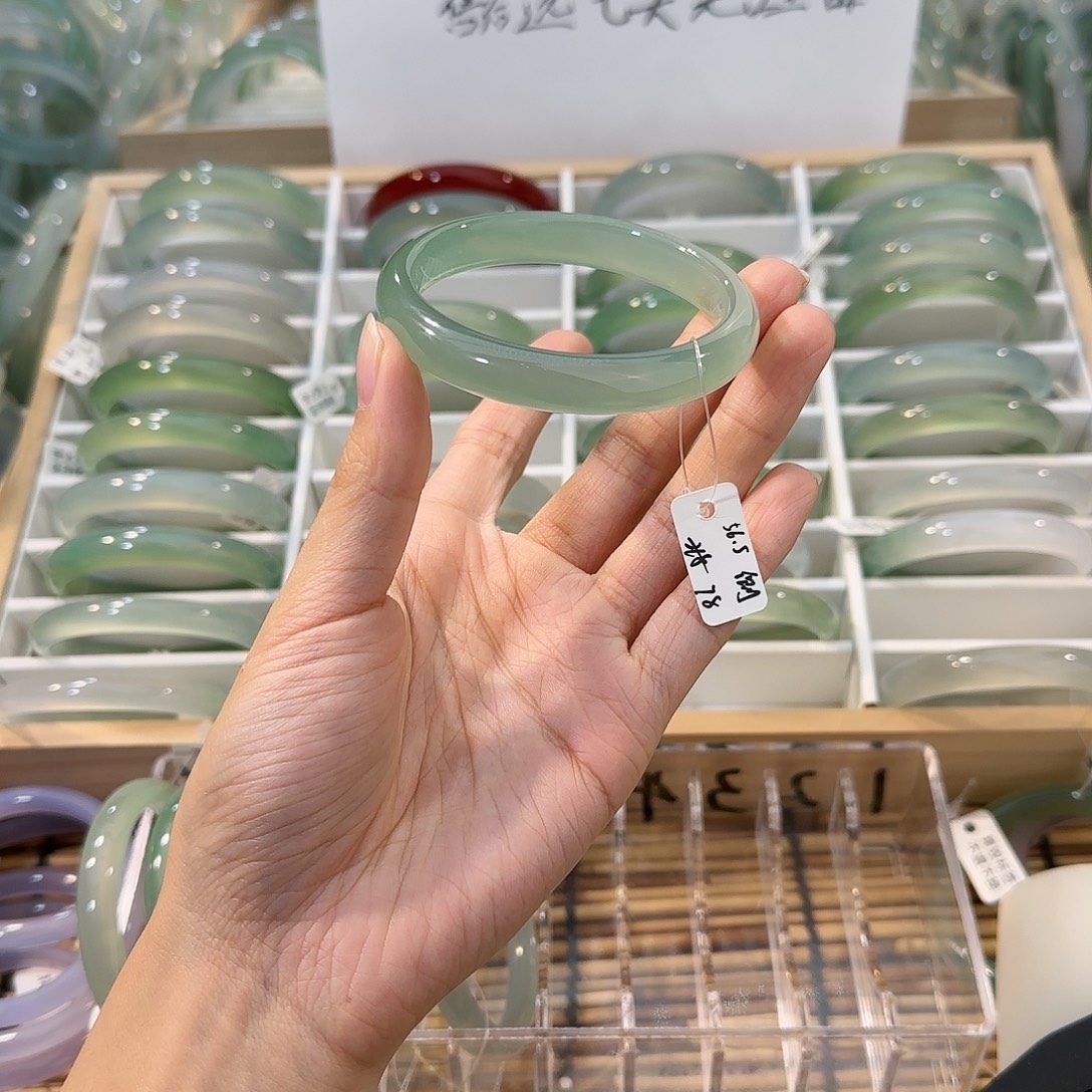 玛瑙/玉髓未镶嵌手镯圈口56.5