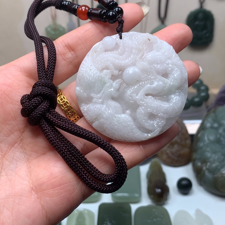 翡翠颈饰未镶嵌龙凤牌