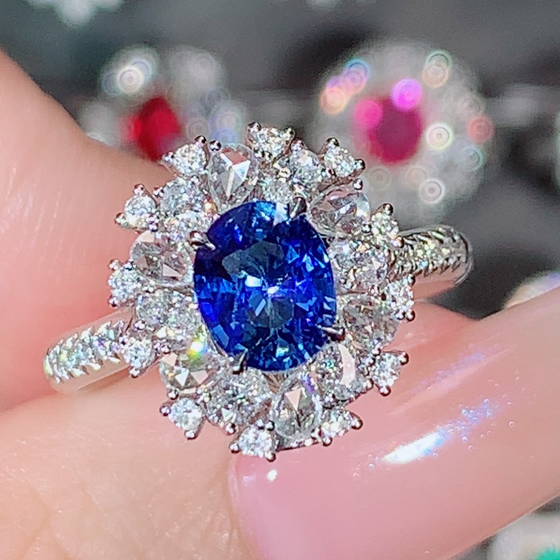 蓝宝石戒指18K金镶嵌1.47ct皇家蓝蓝宝石戒指吊坠两用