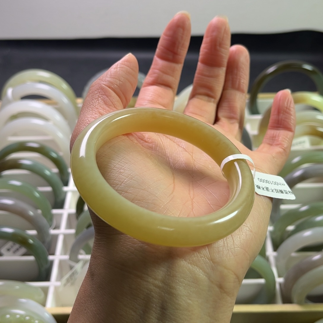 和田玉手镯57圈口未镶嵌