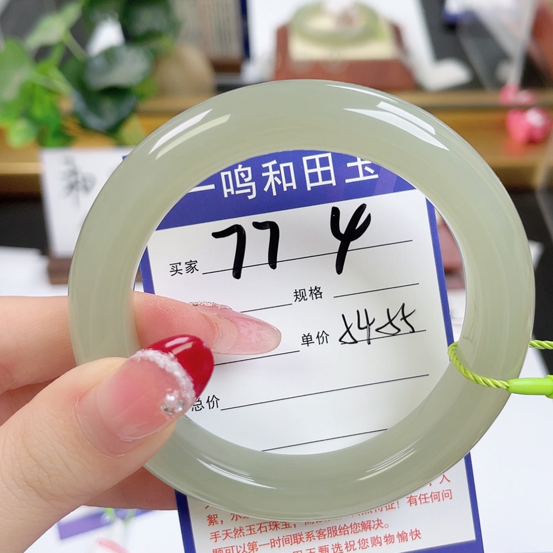 和田玉手镯未镶嵌