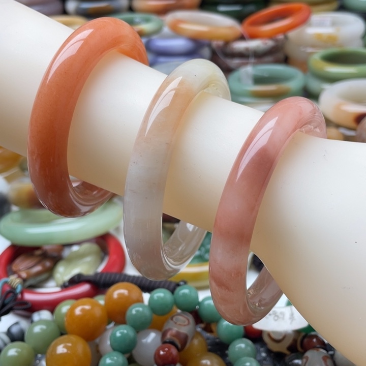 石英岩玉手镯未镶嵌