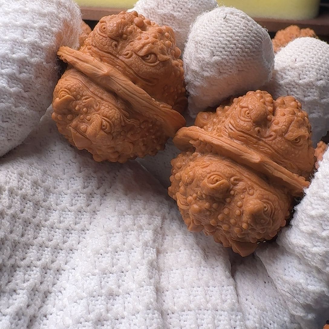 .*蛤蟆头雕刻招财金蟾