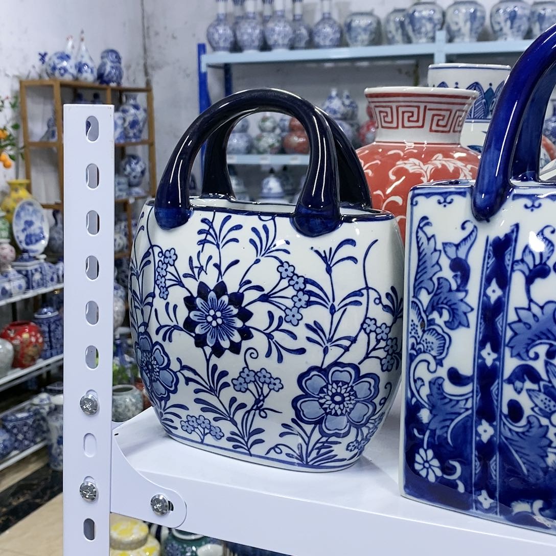 【闪购商品】摆件包包摆件瓷器………………………………