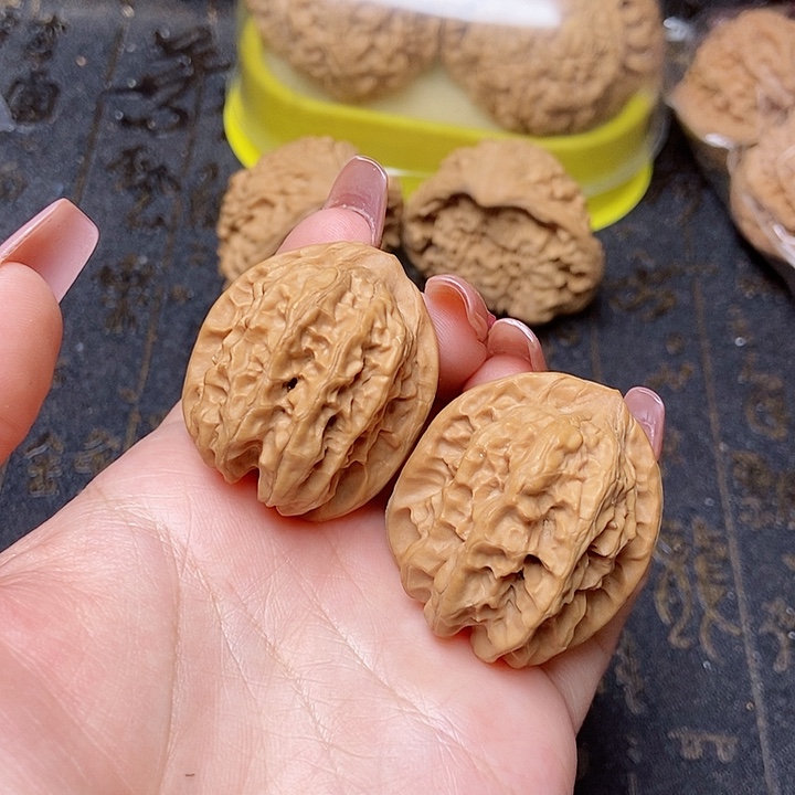 文玩核桃吊坠33磐石