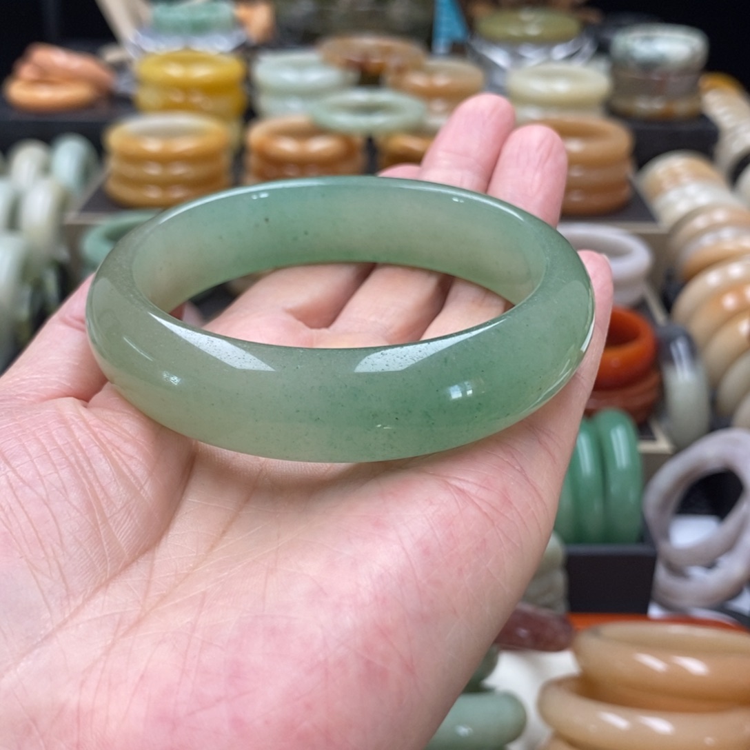 月***石英质玉未镶嵌手镯