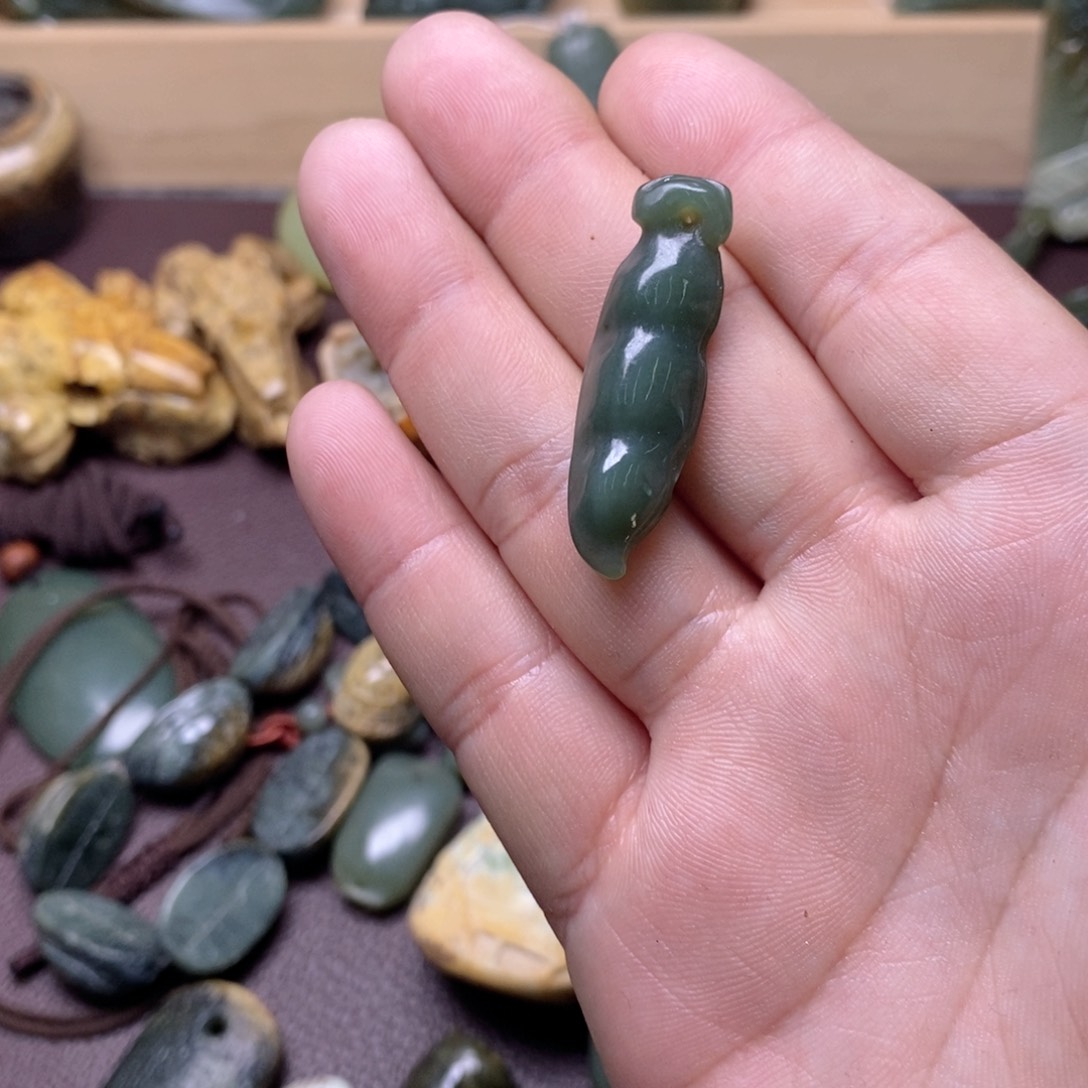 岫岩河磨玉（透闪石质玉）挂件未镶嵌