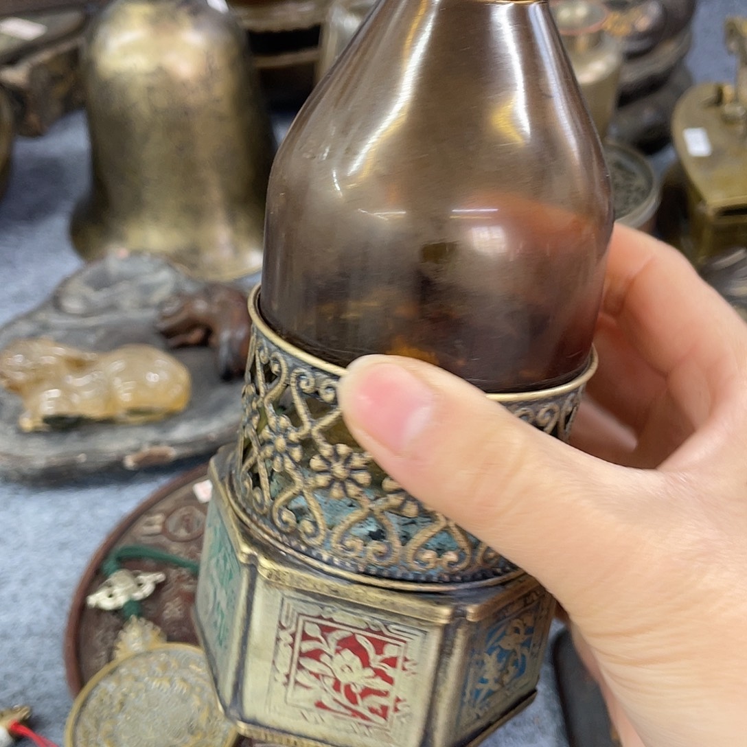 罗***玉铜摆件一个小物件。 