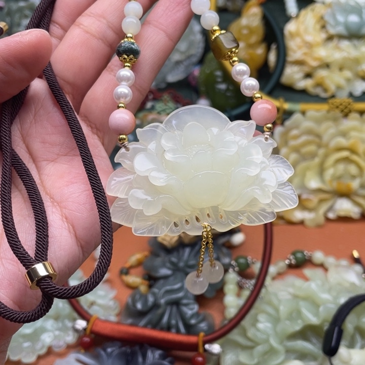 蛇纹石玉吊坠合金