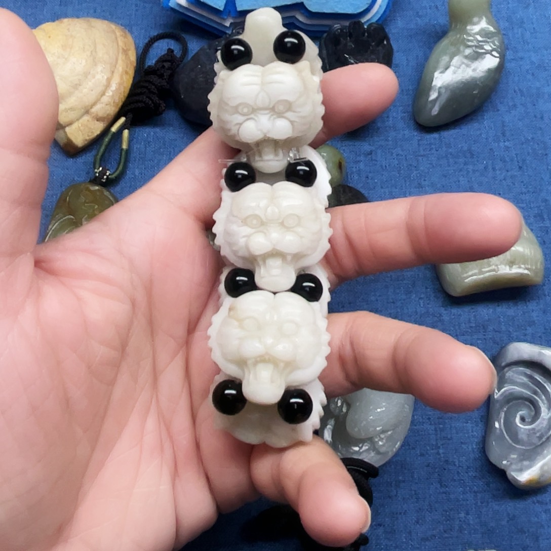 单***吨和田玉未镶嵌颈饰