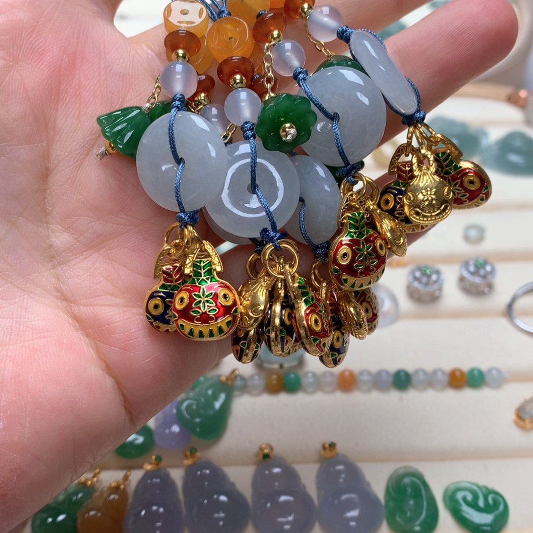 翡翠未镶嵌颈饰翡翠手机挂多样发