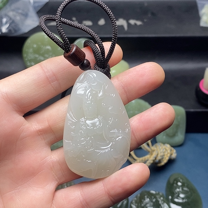 安***好和田玉未镶嵌颈饰