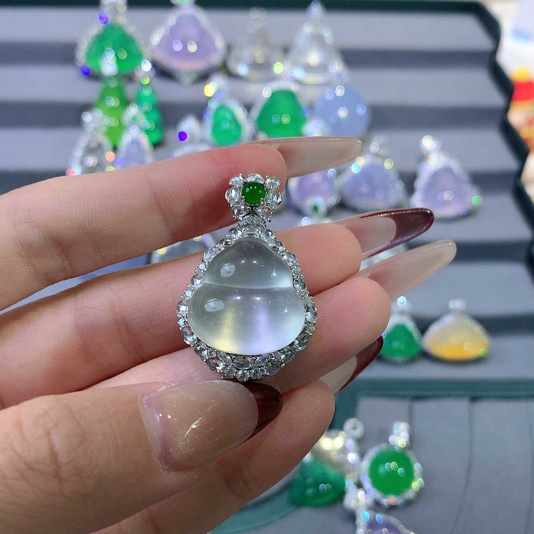 石英质玉颈饰银S925镶嵌猪****