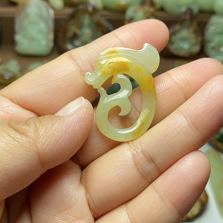 岫岩河磨玉（透闪石质玉）未镶嵌颈饰