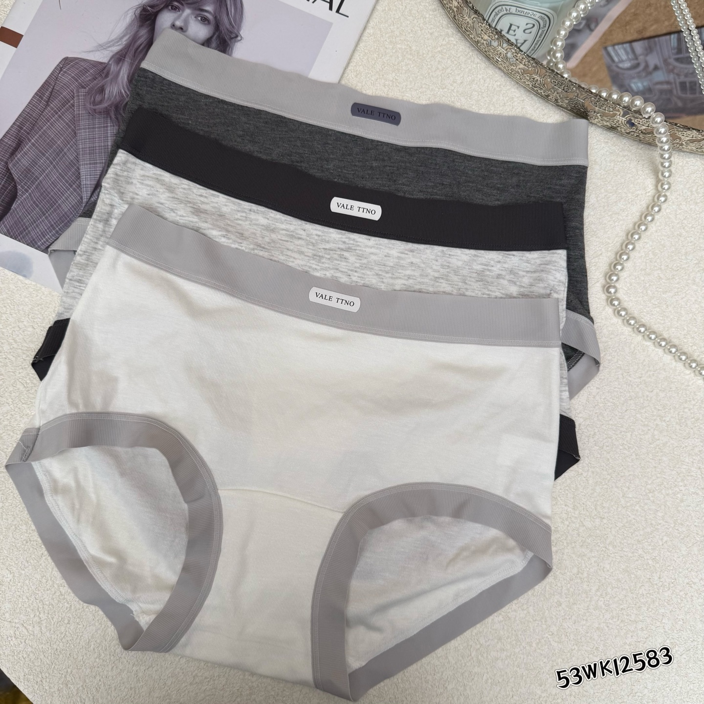 2025新款女士纯棉底档中腰全包臀无痕三角内裤时尚百搭