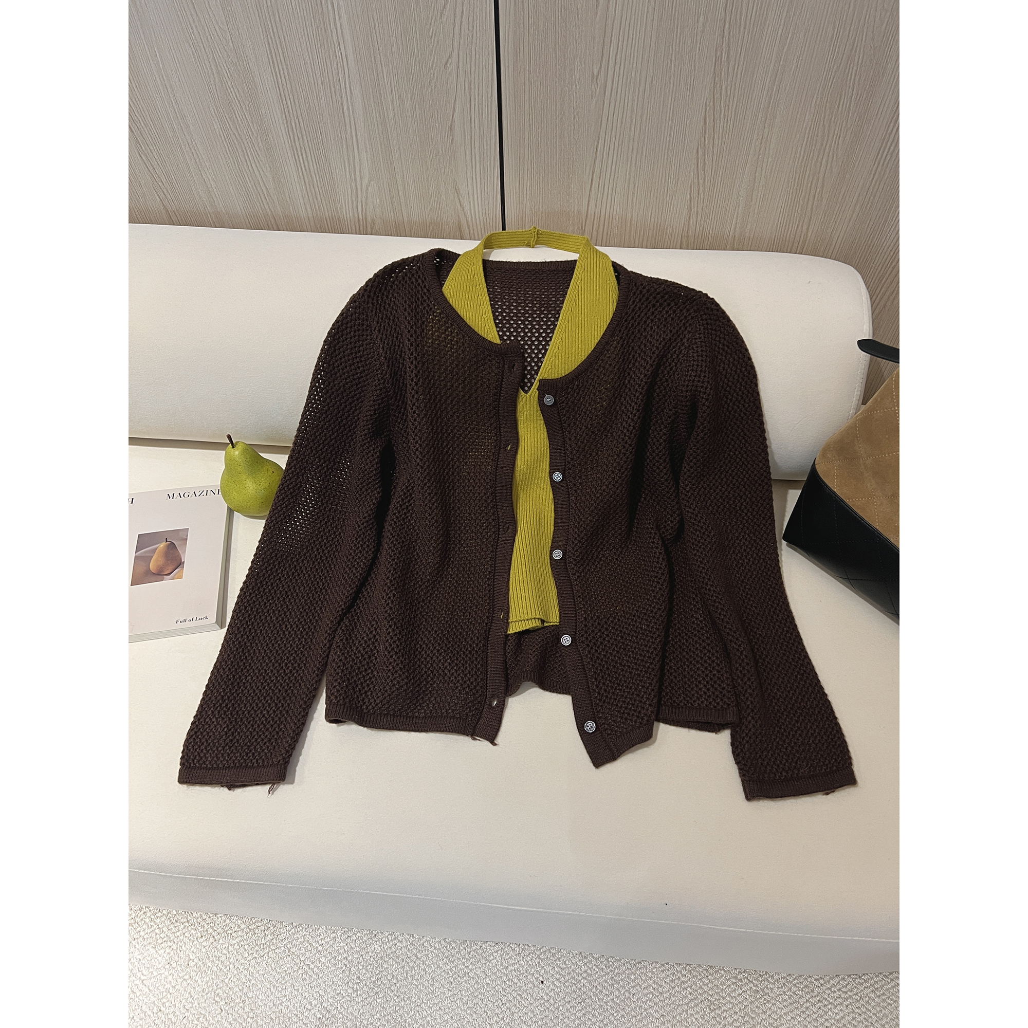 亮色挂脖背心+镂空针织开衫两件套M8873