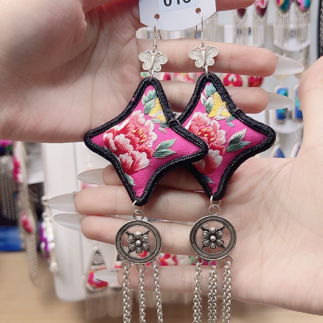 棉类混纺刺绣耳环