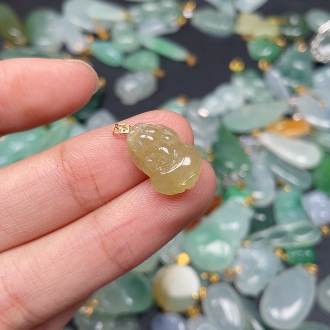 翡翠颈饰18K金镶嵌翡翠