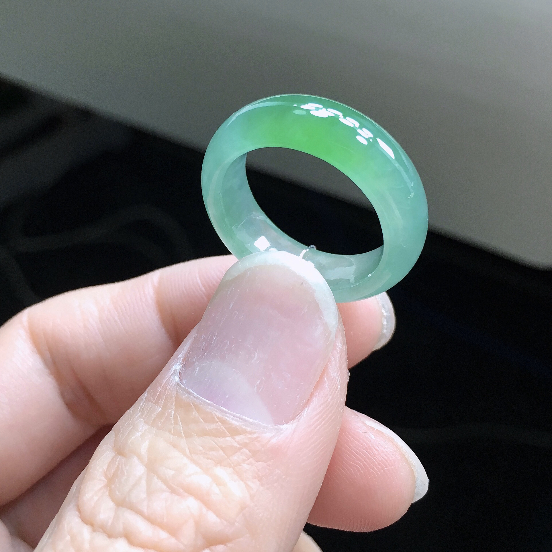 14-15号圈 天然A货缅甸翡翠 冰润飘绿戒指 尺寸17.1×6.7×3.6mm