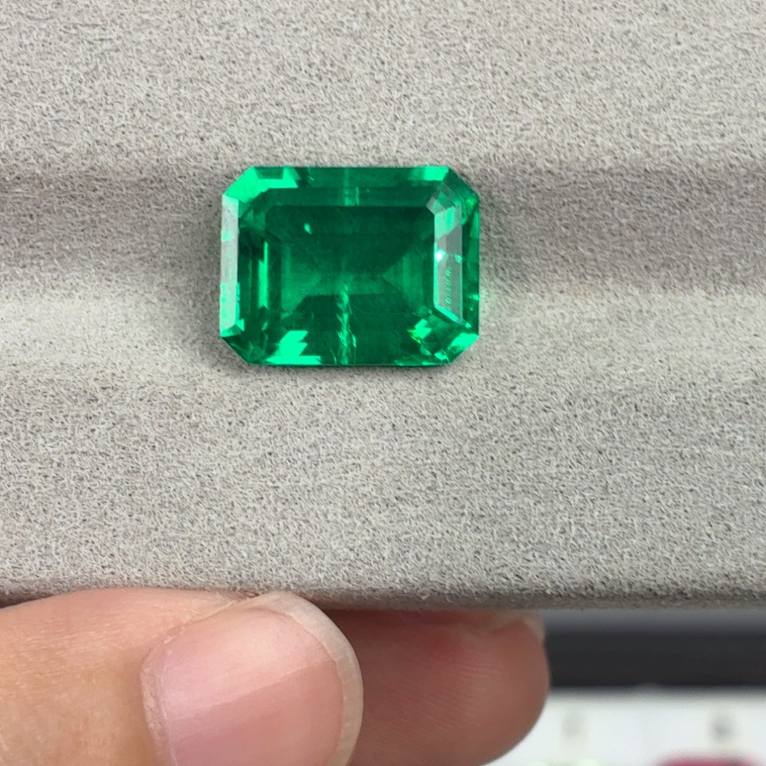 Y***~裸石合成（培育）祖母绿7.15ct