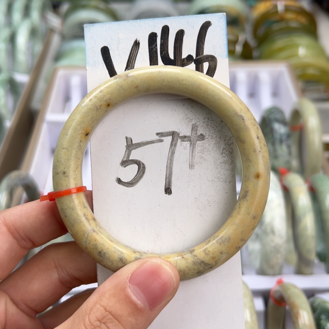 岫玉手镯未镶嵌天然岫玉