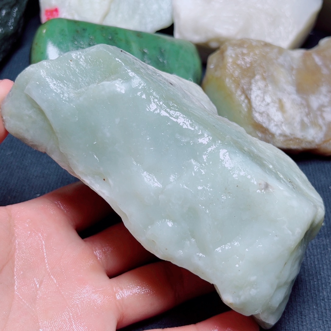 和田玉（糖玉）未镶嵌珠宝奇石