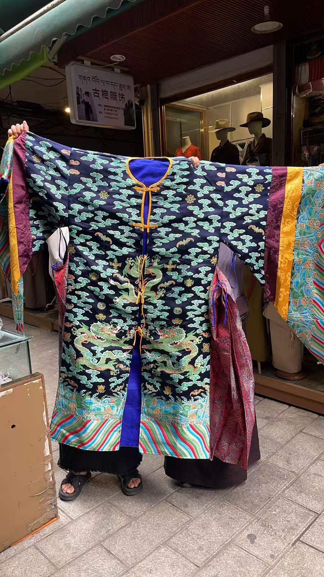 彝族刺绣民族风衣服搭配禄劝彝族系围腰