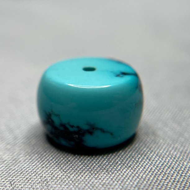绿松石直切鼓珠，尺寸12.6x8.2mm重2.4克