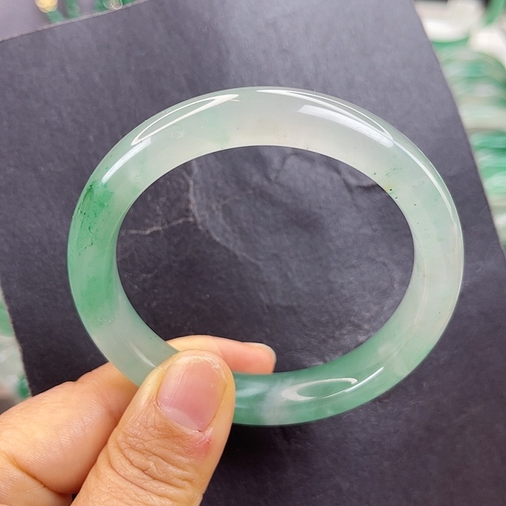 未镶嵌手镯石英质玉