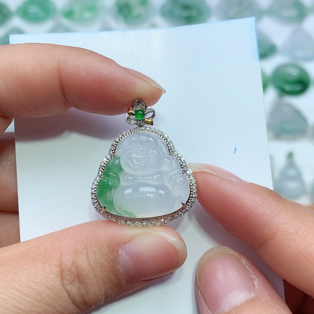 翡翠颈饰18K金镶嵌佛