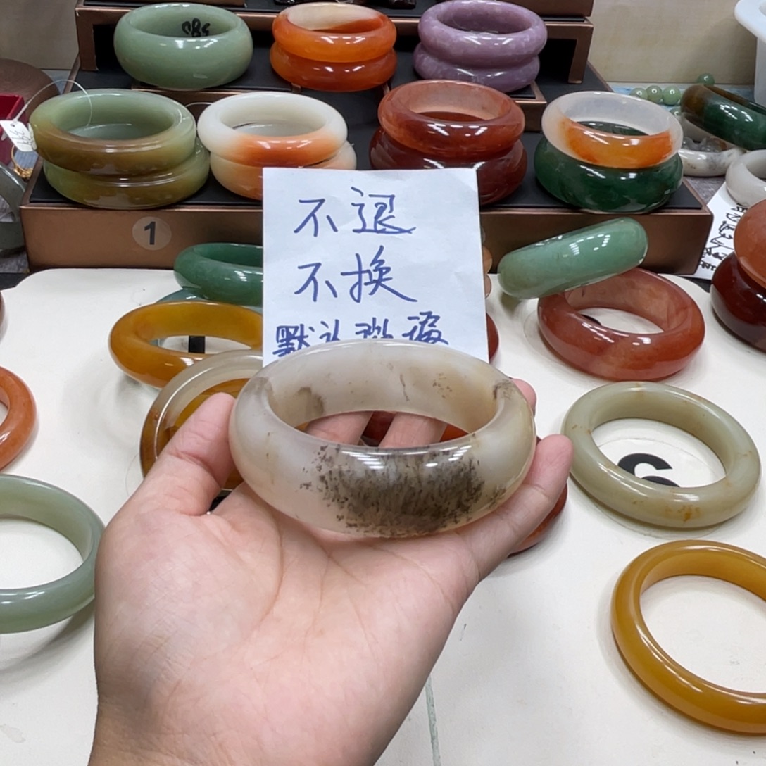 石英岩玉未镶嵌珠宝奇石