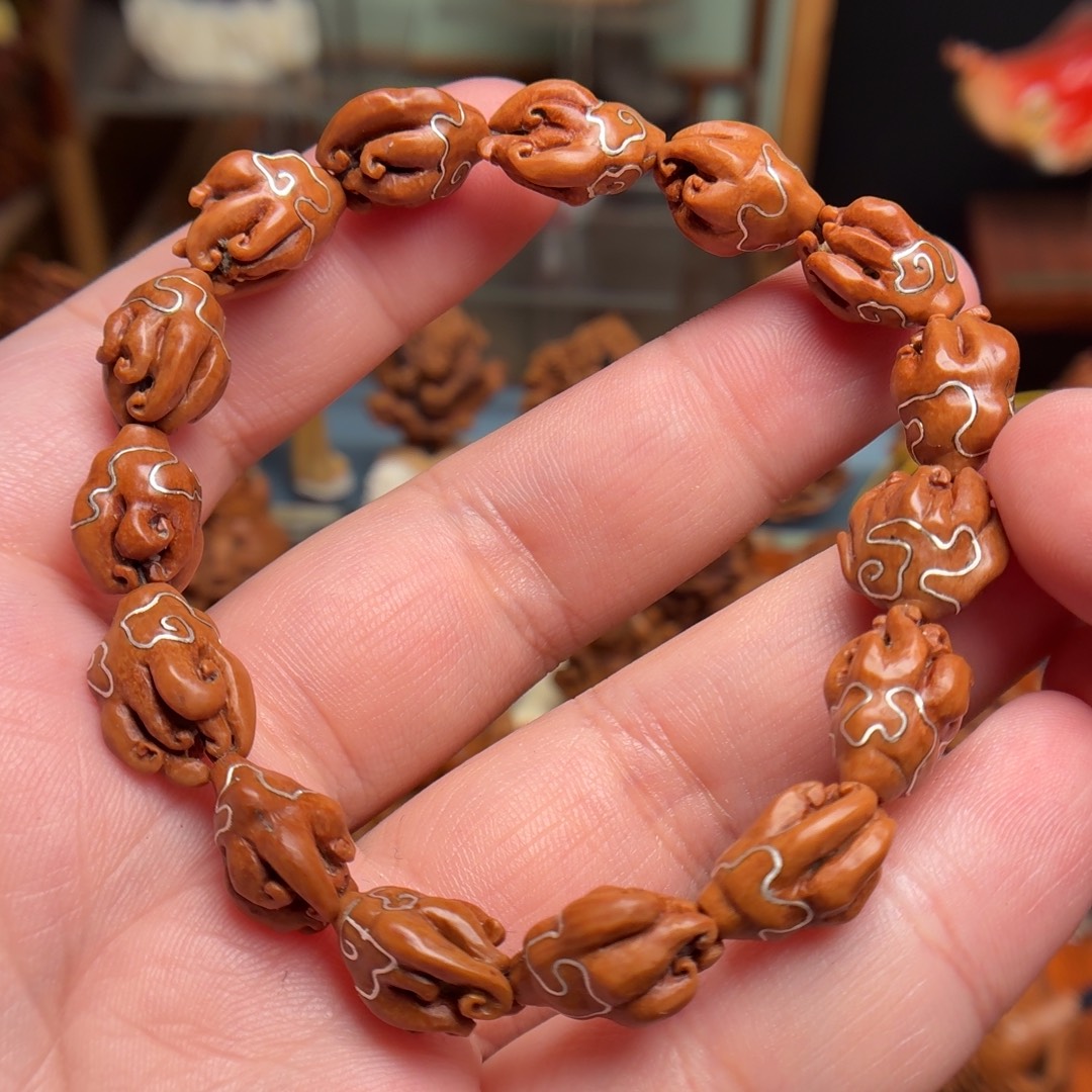 桃核雕刻佛手镶银丝