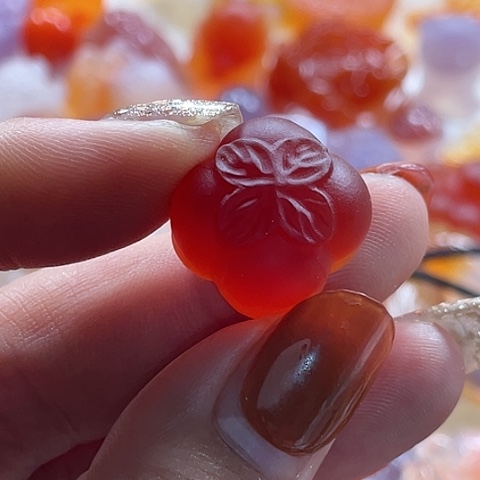 未镶嵌颈饰玛瑙/玉髓热*