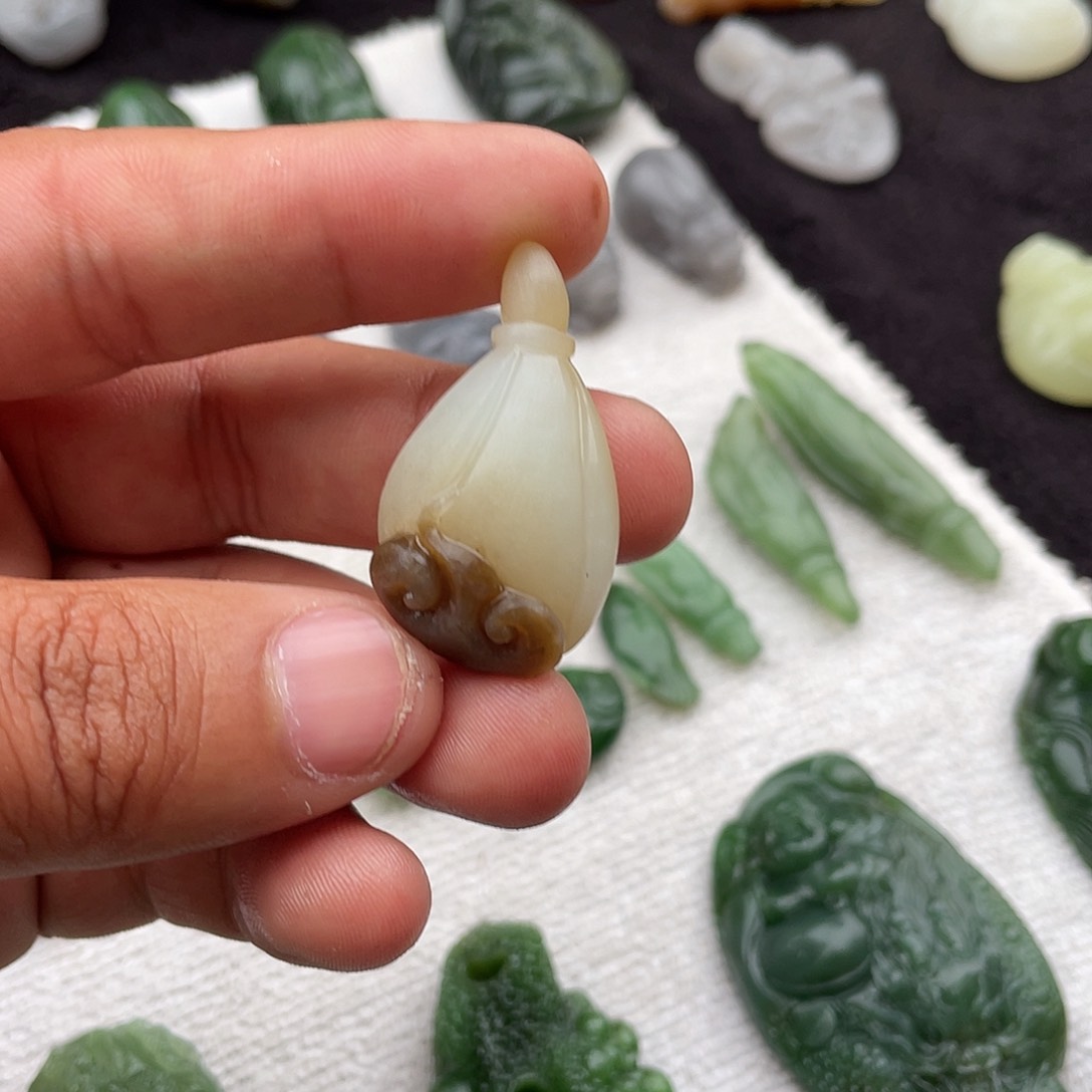 和田玉未镶嵌挂件