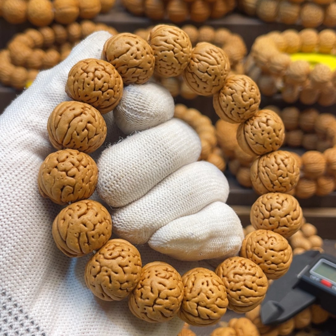 吊坠桃核野生爆肉树王