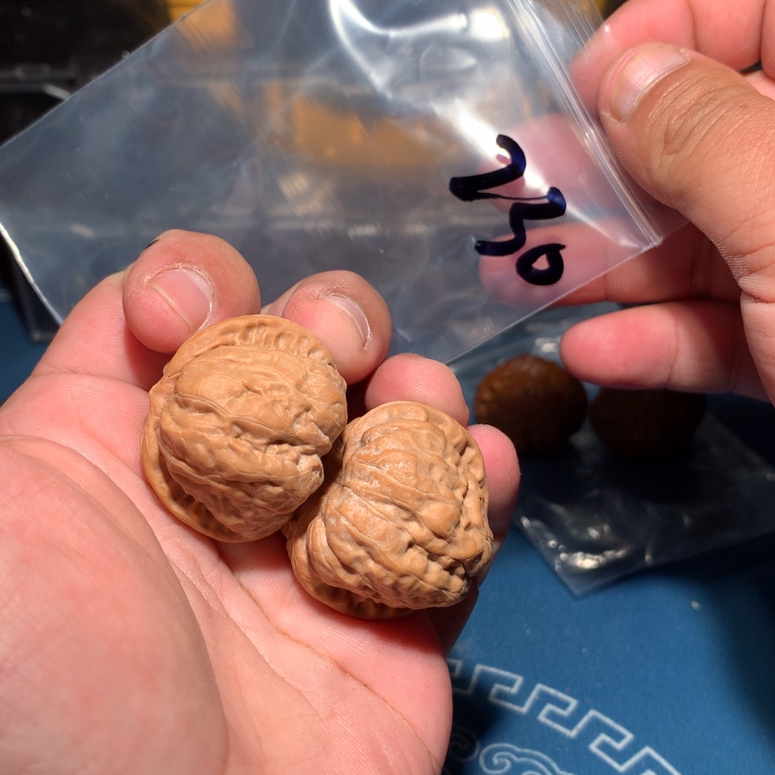 文玩核桃吊坠蛤蟆头 230 