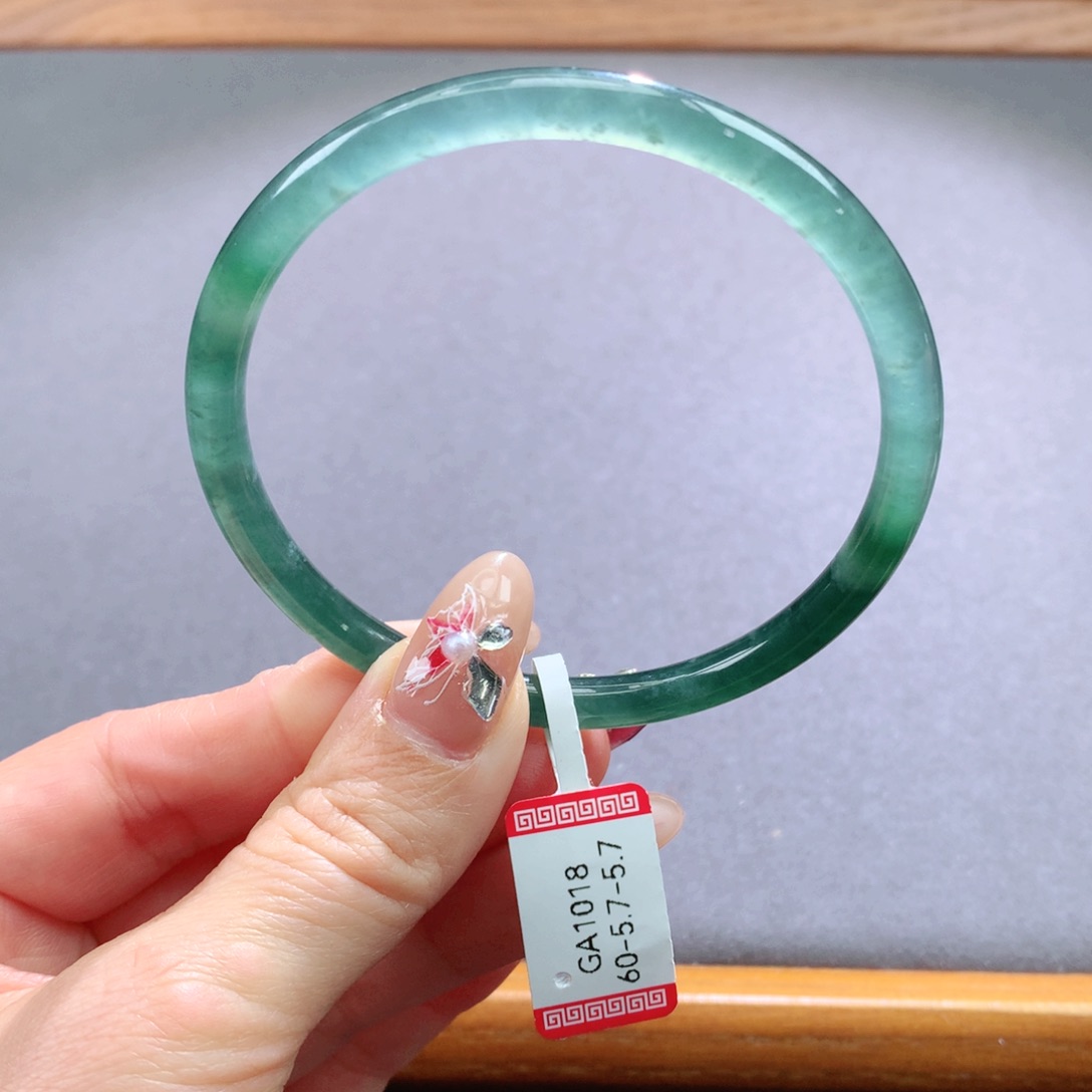 翡翠手镯未镶嵌天然翡翠手镯