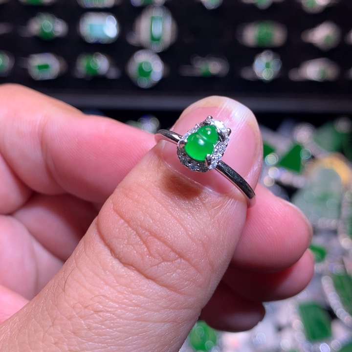 【闪购商品】翡翠银S925镶嵌颈饰绿葫芦