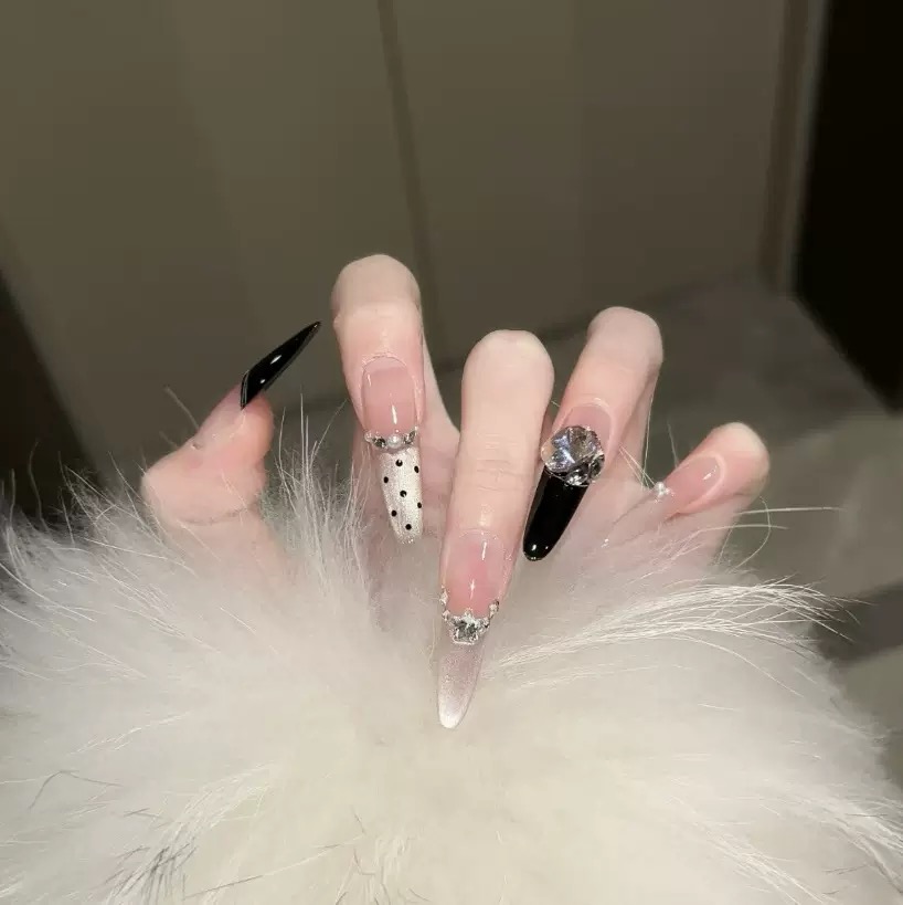 【黑金爵士】纯手工穿戴甲波点镶钻黑色法式高级显白纯手作美甲贴片